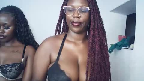 Snapshot of sexxydivah chatting on March 6, 7:32 pm sexxydivah online show from March 6, 7:32 pm