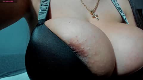 Snapshot of sexxymeriemm chatting on December 3, 12:27 pm sexxymeriemm online show from December 3, 12:27 pm