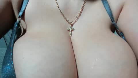 Snapshot of sexxymeriemm chatting on September 23, 2:31 pm sexxymeriemm online show from September 23, 2:31 pm