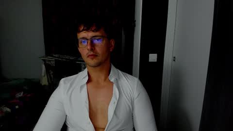 Snapshot of sexxymuscles4u chatting on October 8, 12:14 pm Sexxymuscles4U online show from October 8, 12:14 pm