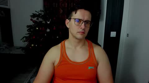 Snapshot of sexxymuscles4u chatting on January 6, 8:29 am Sexxymuscles4U online show from January 6, 8:29 am