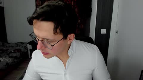 Snapshot of sexxymuscles4u chatting on January 19, 12:42 pm Sexxymuscles4U online show from January 19, 12:42 pm