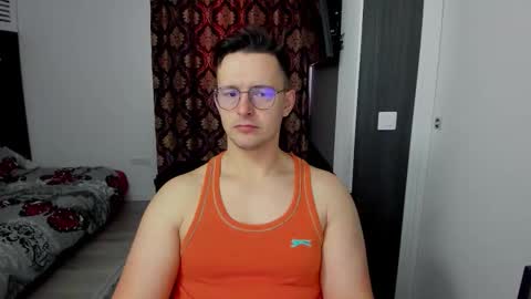 Snapshot of sexxymuscles4u chatting on February 3, 7:24 am Sexxymuscles4U online show from February 3, 7:24 am