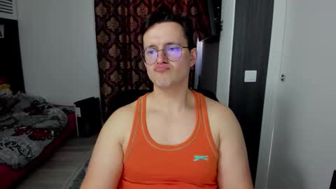 Snapshot of sexxymuscles4u chatting on March 1, 11:56 am Sexxymuscles4U online show from March 1, 11:56 am