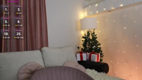 Snapshot of sexy_blonde_doll chatting on December 22, 1:22 pm Lina online show from December 22, 1:22 pm