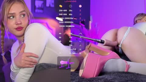 Snapshot of sexy_blonde_doll chatting on January 30, 5:39 pm Lina online show from January 30, 5:39 pm