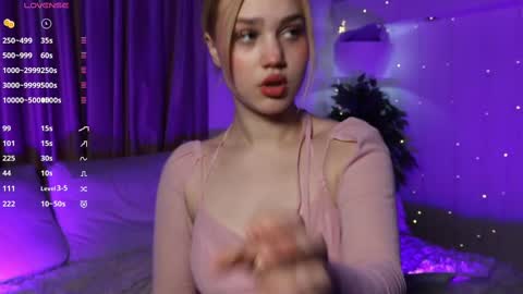 Snapshot of sexy_blonde_doll chatting on March 1, 6:03 am Lina online show from March 1, 6:03 am