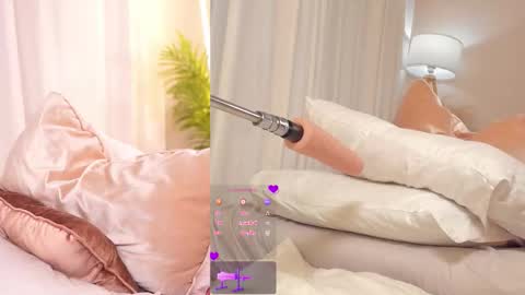 Snapshot of sexy_blonde_doll chatting on September 11, 12:22 am Lina online show from September 11, 12:22 am