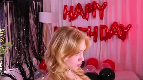 Snapshot of sexy_blonde_doll chatting on October 13, 12:54 am Lina online show from October 13, 12:54 am