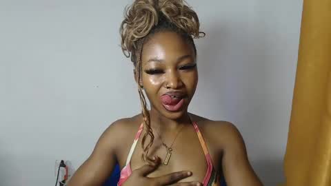sexy_bluey247 online show from May 14, 6:42 am