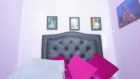 Snapshot of sexy_candy18x chatting on May 15, 11:23 pm sexy_candy18x online show from May 15, 11:23 pm