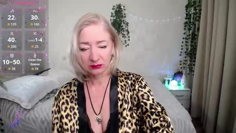 Snapshot of sexy_cat00 chatting on December 4, 7:55 pm Irena online show from December 4, 7:55 pm