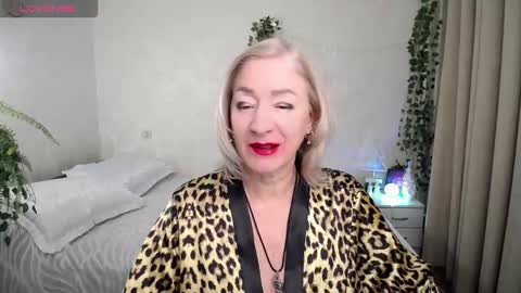 Snapshot of sexy_cat00 chatting on December 14, 2:44 pm Irena online show from December 14, 2:44 pm