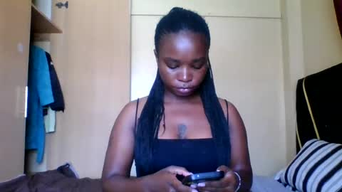 Snapshot of sexy_ebony_princess chatting on August 5, 8:17 am Trina online show from August 5, 8:17 am