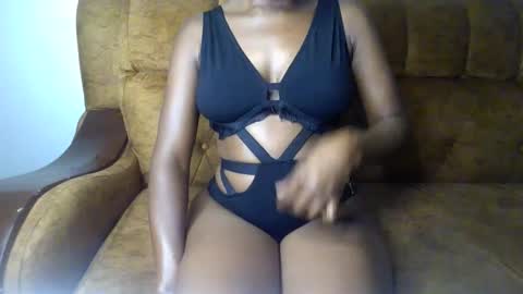 Snapshot of sexy_ellahh chatting on May 15, 10:50 pm Ellahh online show from May 15, 10:50 pm