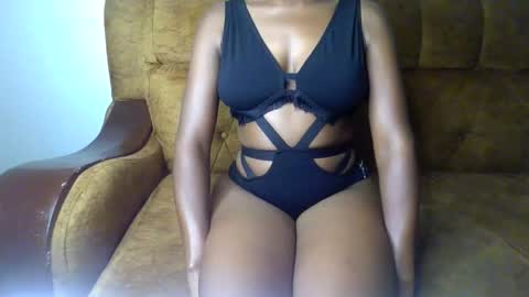 Snapshot of sexy_ellahh chatting on May 15, 11:12 pm Ellahh online show from May 15, 11:12 pm