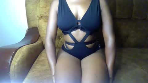 Snapshot of sexy_ellahh chatting on May 15, 11:45 pm Ellahh online show from May 15, 11:45 pm