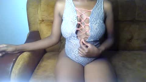 Snapshot of sexy_ellahh chatting on May 22, 12:18 am Ellahh online show from May 22, 12:18 am