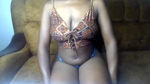 Snapshot of sexy_ellahh chatting on May 26, 1:01 am Ellahh online show from May 26, 1:01 am