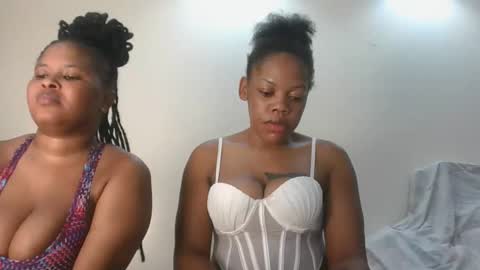 sexy_lyna online show from February 19, 4:52 am