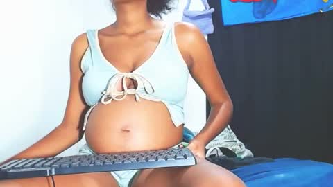 Snapshot of sexy_mamyy chatting on July 16, 6:47 pm MIA online show from July 16, 6:47 pm