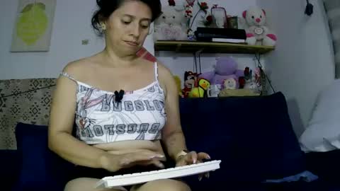 Snapshot of sexy_mary_69 chatting on March 25, 3:12 am Mary online show from March 25, 3:12 am