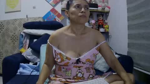 Snapshot of sexy_mary_69 chatting on June 17, 3:53 am Mary online show from June 17, 3:53 am