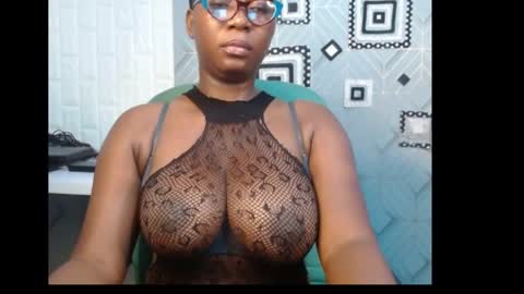 Snapshot of sexy_pearl12 chatting on January 6, 6:25 am zoe online show from January 6, 6:25 am