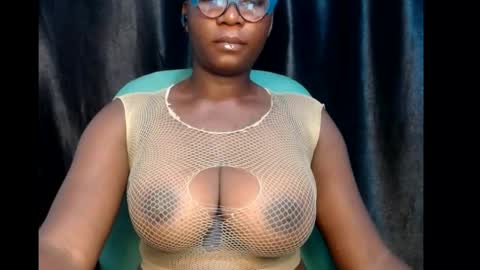 Snapshot of sexy_pearl12 chatting on March 8, 6:26 pm zoe online show from March 8, 6:26 pm