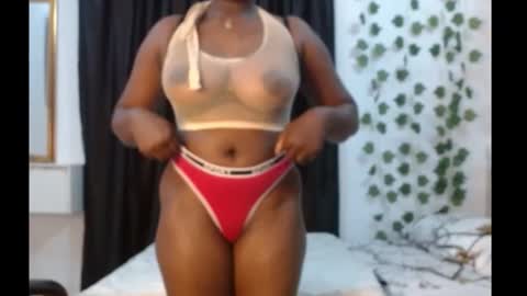 Snapshot of sexy_pearl12 chatting on September 12, 8:09 pm zoe online show from September 12, 8:09 pm