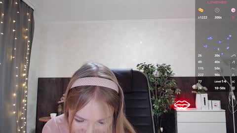 Snapshot of sexy_red_foxx chatting on December 5, 6:21 am Annie - Your Dream Girl online show from December 5, 6:21 am