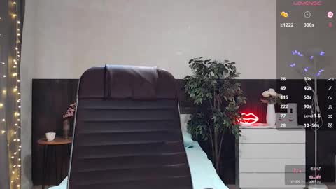 Snapshot of sexy_red_foxx chatting on February 11, 5:58 am Annie - Your Dream Girl online show from February 11, 5:58 am