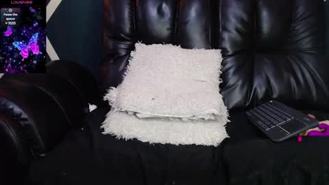 Snapshot of sexy_redgirl chatting on March 11, 2:54 am karoline online show from March 11, 2:54 am