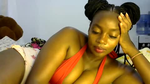 Snapshot of sexy_siera chatting on February 10, 6:53 am laura online show from February 10, 6:53 am