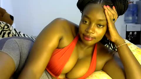 Snapshot of sexy_siera chatting on February 13, 7:56 am laura online show from February 13, 7:56 am