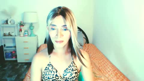 sexy_yllona online show from June 9, 10:05 am