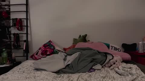 Snapshot of sexyandstoned420 chatting on January 19, 7:36 am Kali Brent online show from January 19, 7:36 am