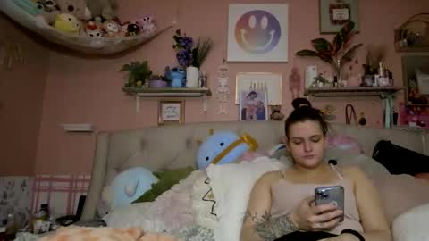 Snapshot of sexyandstoned420 chatting on February 3, 1:37 am Kali Brent online show from February 3, 1:37 am