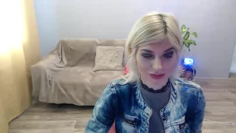 sexybeatriice online show from February 12, 7:36 am