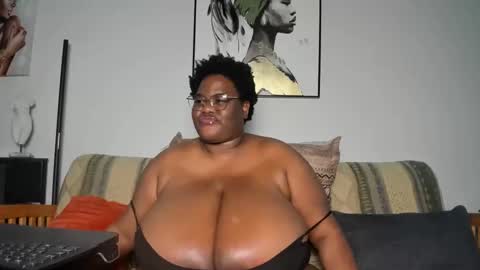 Snapshot of sexyblackhugetits chatting on January 27, 7:46 pm sexyblackhugetits online show from January 27, 7:46 pm