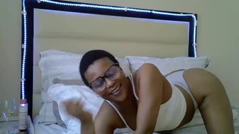 Snapshot of sexyboobs16 chatting on November 20, 9:53 am sexyboobs16 online show from November 20, 9:53 am