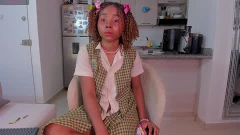 Snapshot of sexybrunnetem chatting on June 8, 8:15 am sofia online show from June 8, 8:15 am