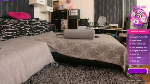 Snapshot of sexydea chatting on February 4, 12:44 pm XDA online show from February 4, 12:44 pm