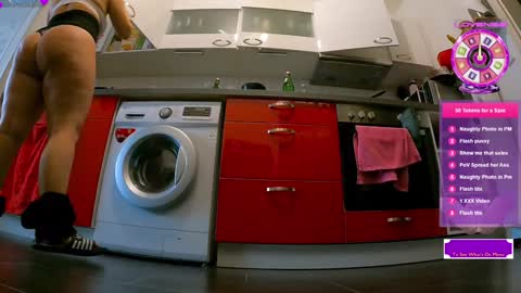 Snapshot of sexydea chatting on February 24, 12:36 pm XDA online show from February 24, 12:36 pm