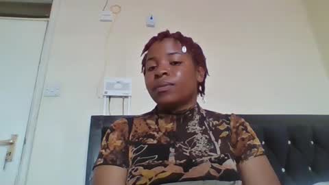 Snapshot of sexydivaslut_2 chatting on April 8, 8:58 am sexydivaslut_2 online show from April 8, 8:58 am