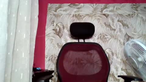 Snapshot of sexydoll32 chatting on June 18, 6:24 am sexydoll32 online show from June 18, 6:24 am