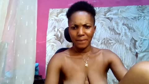 Snapshot of sexydoll32 chatting on June 18, 10:03 pm sexydoll32 online show from June 18, 10:03 pm
