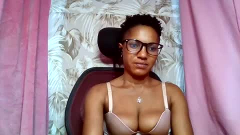 Snapshot of sexydoll32 chatting on July 20, 2:04 am sexydoll32 online show from July 20, 2:04 am