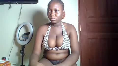 Dominah  online show from May 4, 4:25 pm