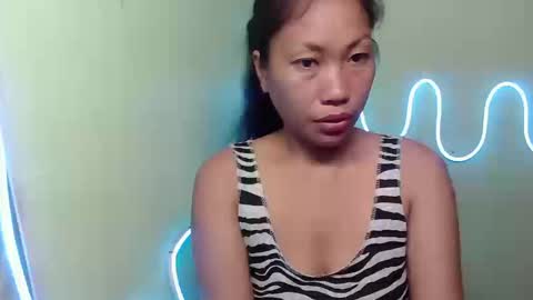 sexyemie29 online show from December 17, 2:39 am